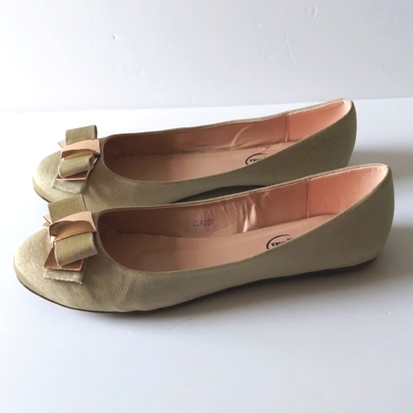 CG Shoes Light Gold Bow Embellished Dress Flats - Picture 4 of 8